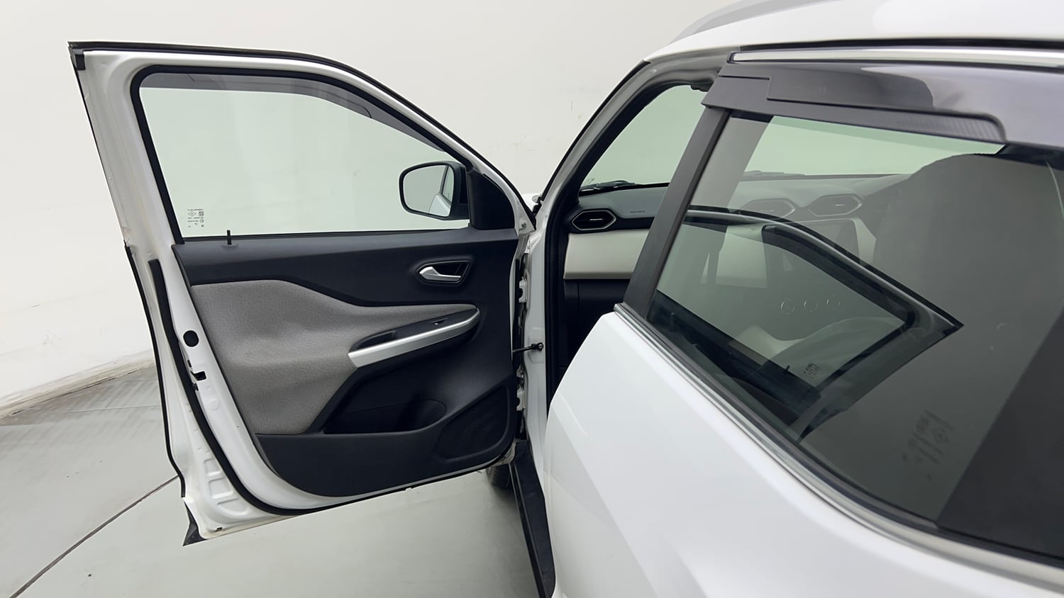 Used 2021 Nissan Magnite XL Petrol Manual interior LEFT FRONT DOOR OPEN VIEW