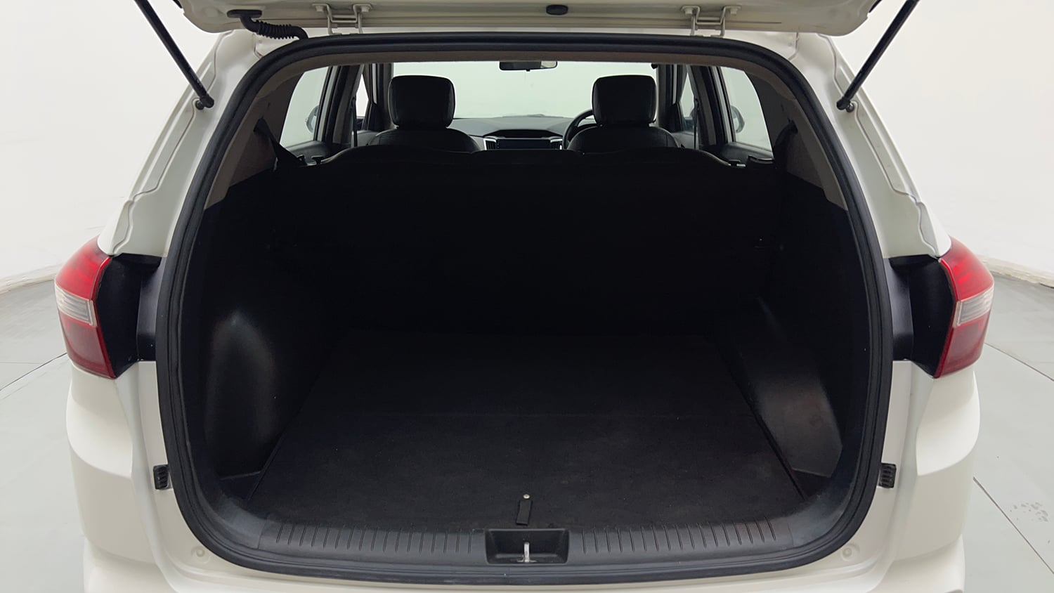 Used 2018 Hyundai Creta E Plus 1.6 Petrol Petrol Manual interior DICKY INSIDE VIEW