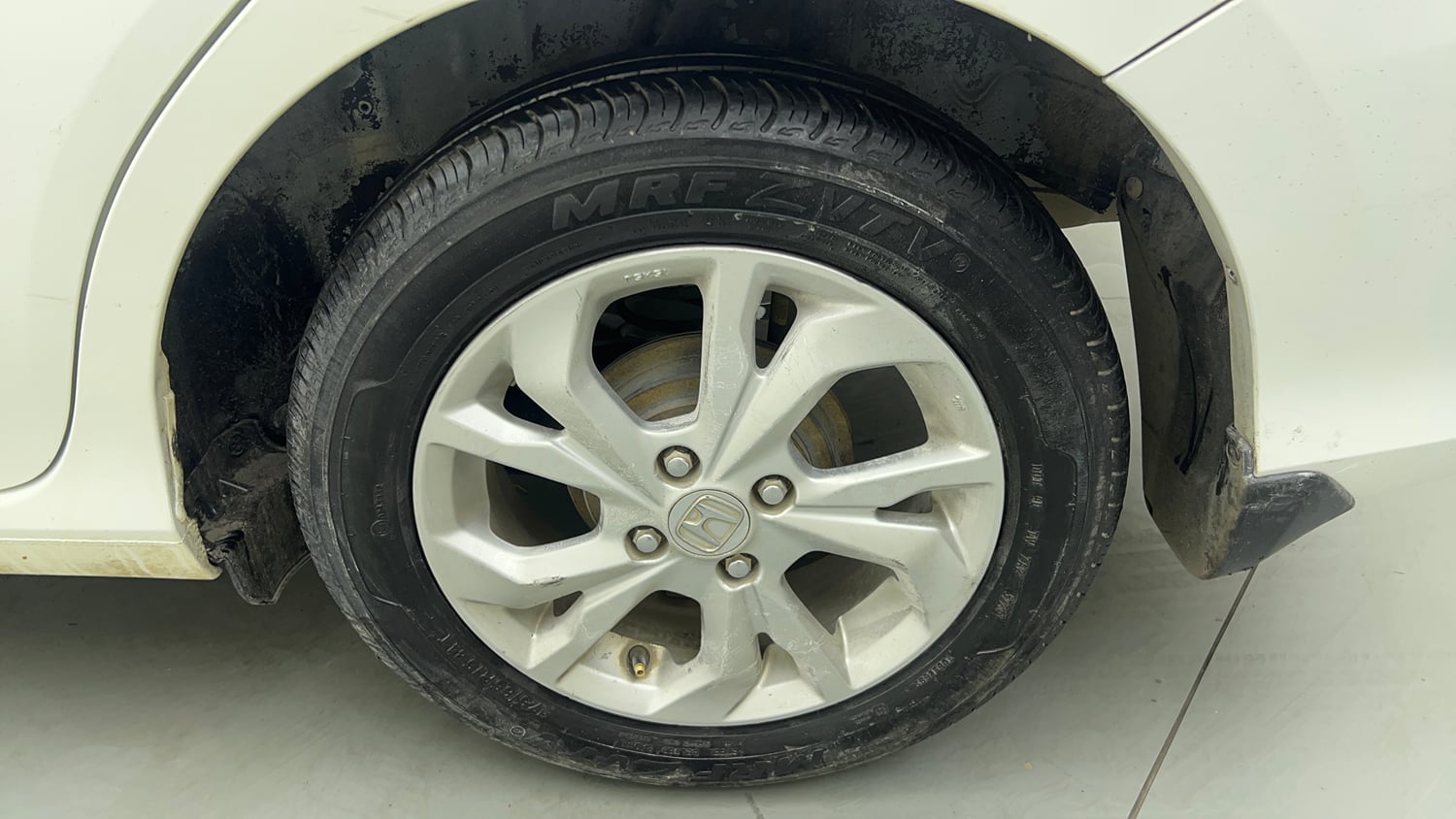Used 2019 Honda Amaze 1.2 VX CVT Petrol Petrol Automatic tyres LEFT REAR TYRE RIM VIEW