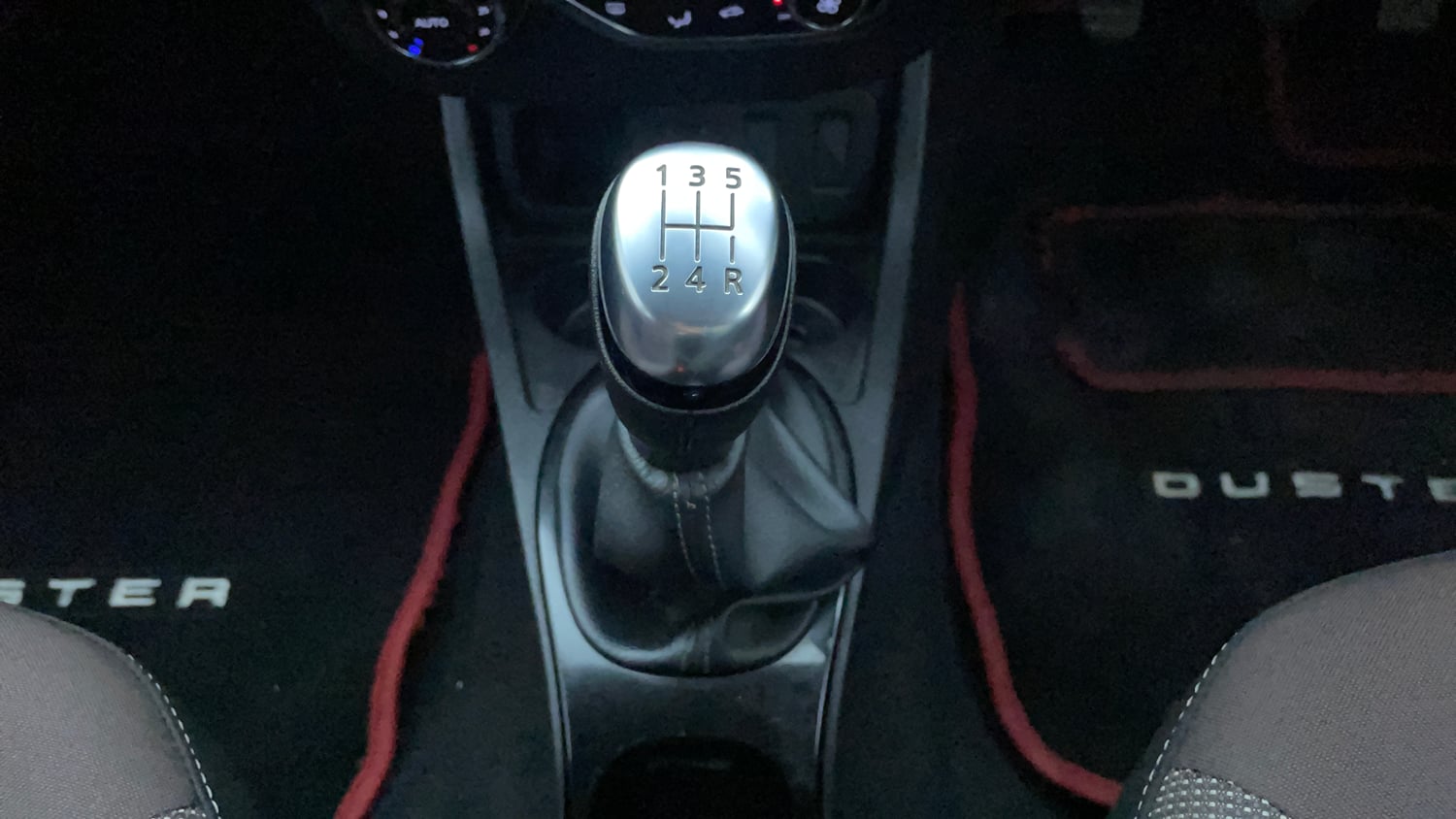 Used 2021 Renault Duster RXZ 1.5 Petrol MT Petrol Manual interior GEAR  KNOB VIEW