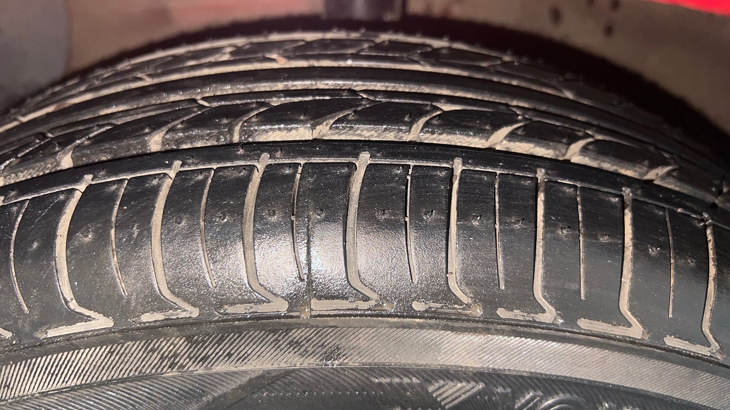 Used 2017 Hyundai Grand i10 Sportz (O) AT 1.2 Kappa VTVT Petrol Automatic tyres LEFT FRONT TYRE TREAD VIEW