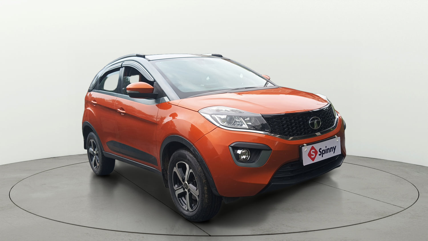 Used 2018 Tata Nexon XZ Plus Diesel Dual Tone Diesel Manual exterior RIGHT FRONT CORNER VIEW