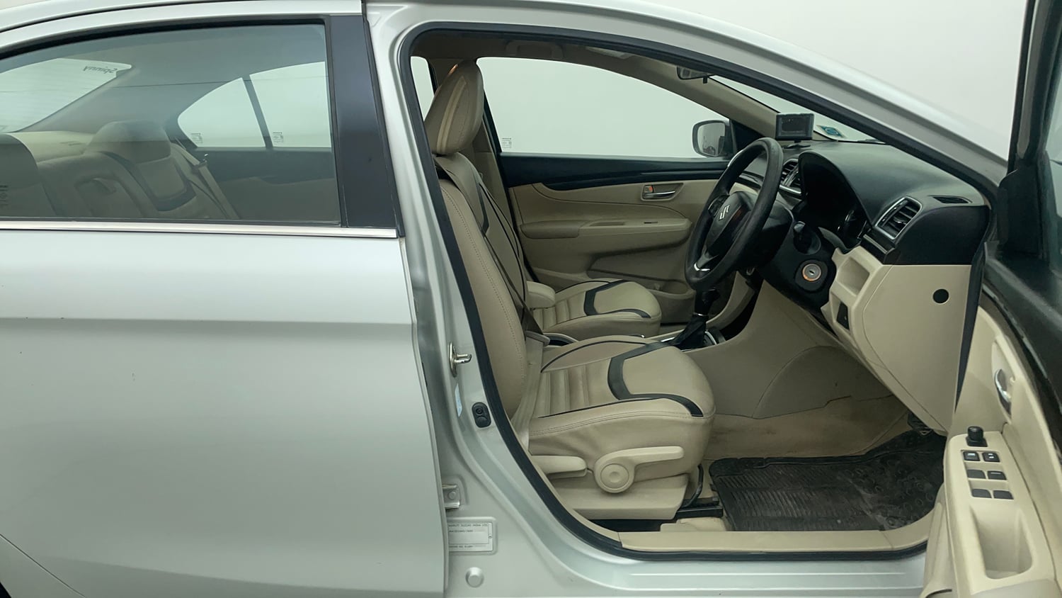 Used 2018 Maruti Suzuki Ciaz Delta 1.4 AT Petrol Automatic interior RIGHT SIDE FRONT DOOR CABIN VIEW