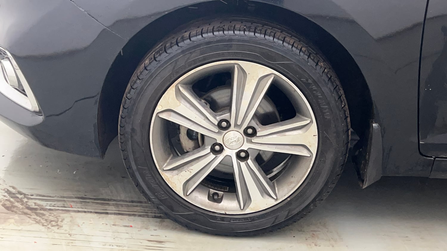 Used 2019 Hyundai Verna SX 1.6 VTVT Petrol Manual tyres LEFT FRONT TYRE RIM VIEW