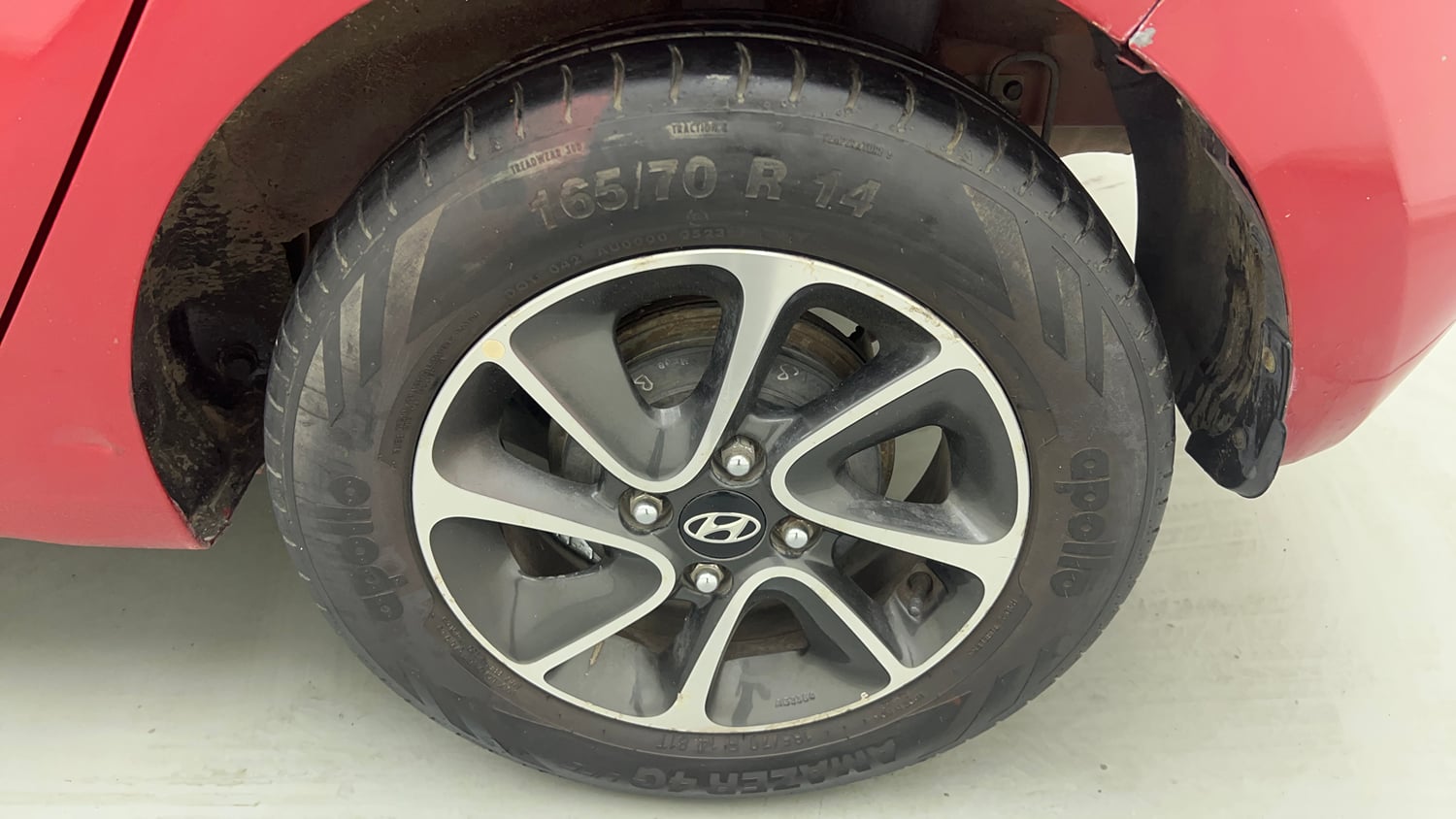 Used 2017 Hyundai Grand i10 Sportz (O) AT 1.2 Kappa VTVT Petrol Automatic tyres LEFT REAR TYRE RIM VIEW