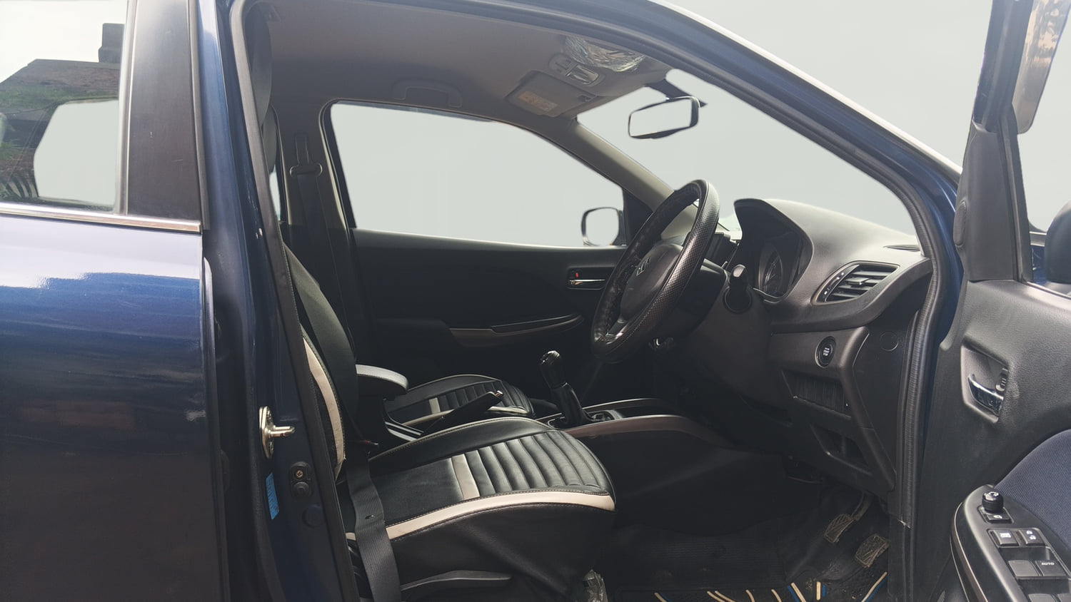 Used 2020 Maruti Suzuki Baleno Zeta Petrol Manual interior RIGHT SIDE FRONT DOOR CABIN VIEW