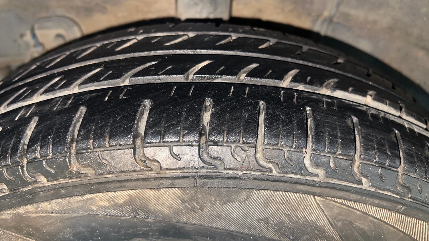 Used 2018 Hyundai Grand i10 Sportz 1.2 Kappa VTVT CNG (Outside Fitted) Cng Manual tyres RIGHT REAR TYRE TREAD VIEW