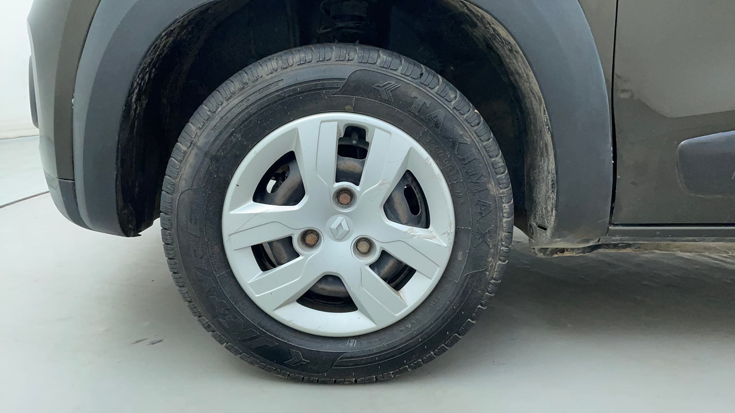 Used 2016 Renault Kwid 1.0 RXT Petrol Manual tyres LEFT FRONT TYRE RIM VIEW