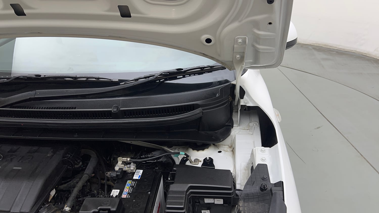 Used 2025 Hyundai Exter S 1.2 MT Petrol Manual engine ENGINE LEFT SIDE HINGE & APRON VIEW