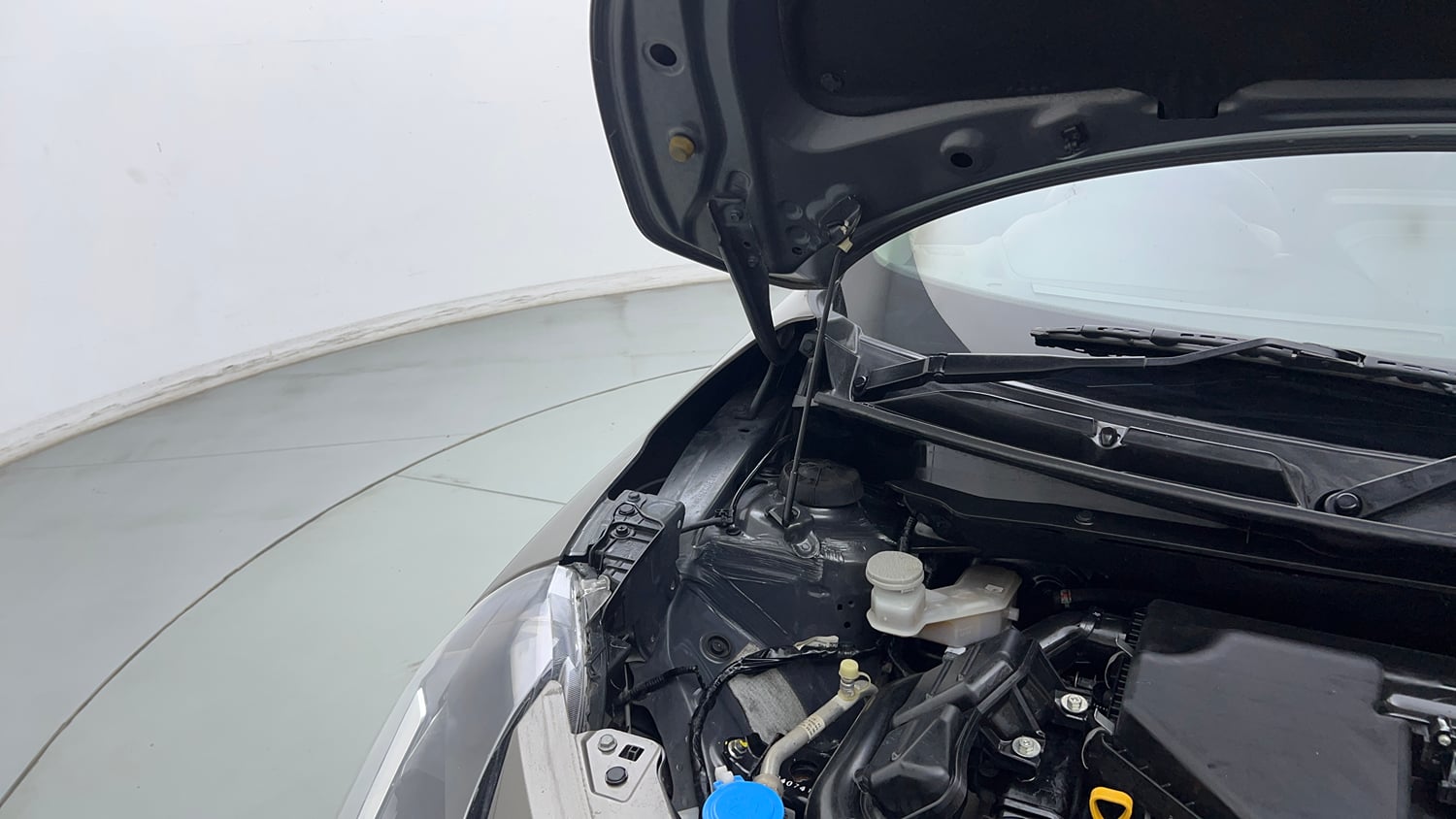 Used 2024 Maruti Suzuki Swift VXi (O) AMT Petrol Automatic engine ENGINE RIGHT SIDE HINGE & APRON VIEW