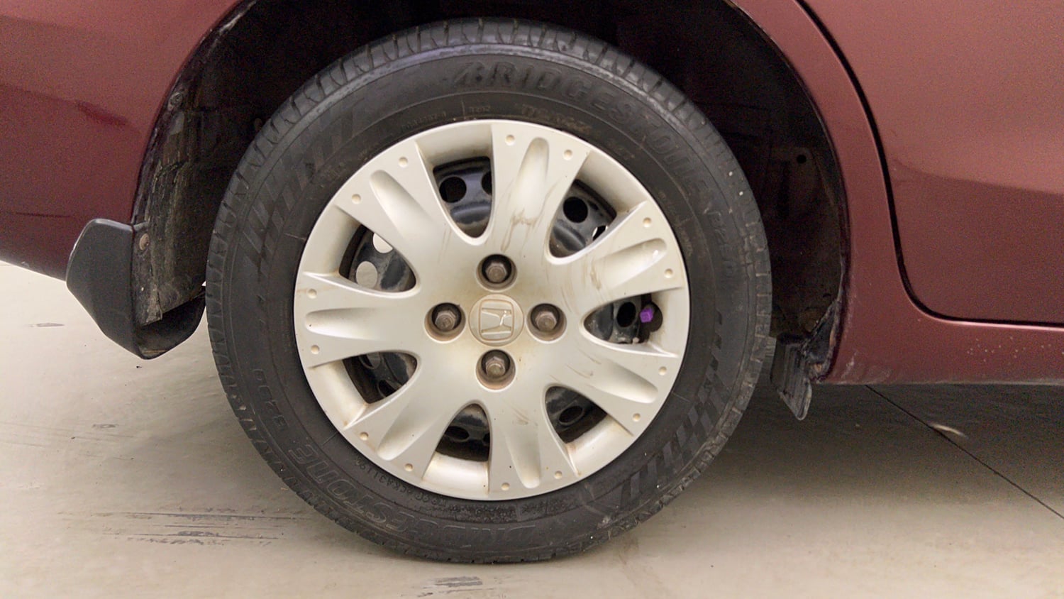 Used 2016 Honda Amaze 1.2 S i-VTEC Petrol Manual tyres RIGHT REAR TYRE RIM VIEW