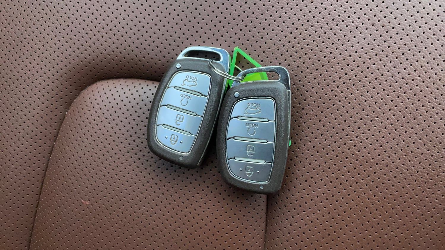 Used 2023 Hyundai Alcazar Signature (O) 6 STR 1.5 Petrol DCT Petrol Automatic extra CAR KEY VIEW