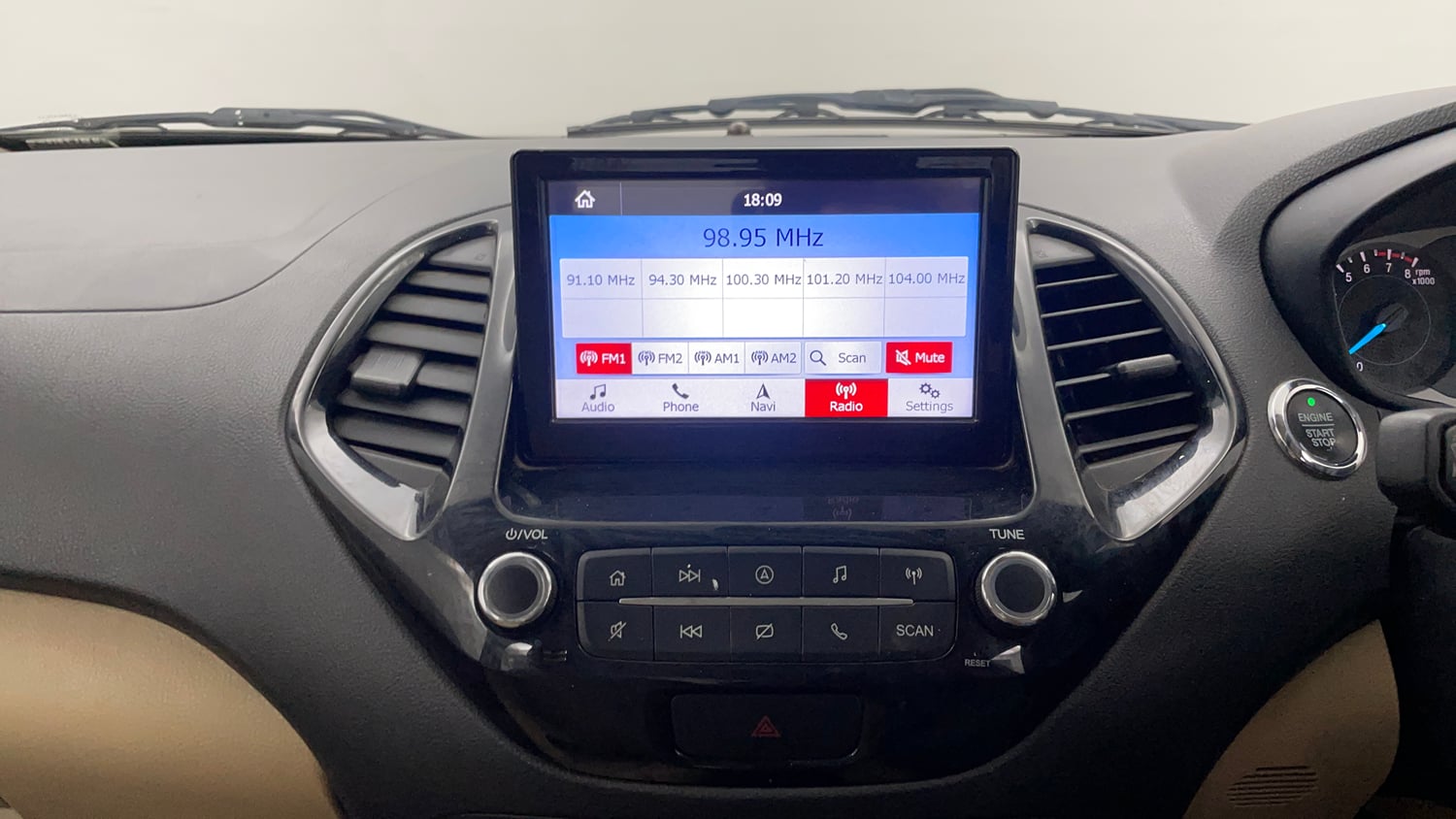 Used 2019 Ford Figo Aspire Titanium 1.2 Ti-VCT Petrol Manual top_features Integrated (in-dash) music system