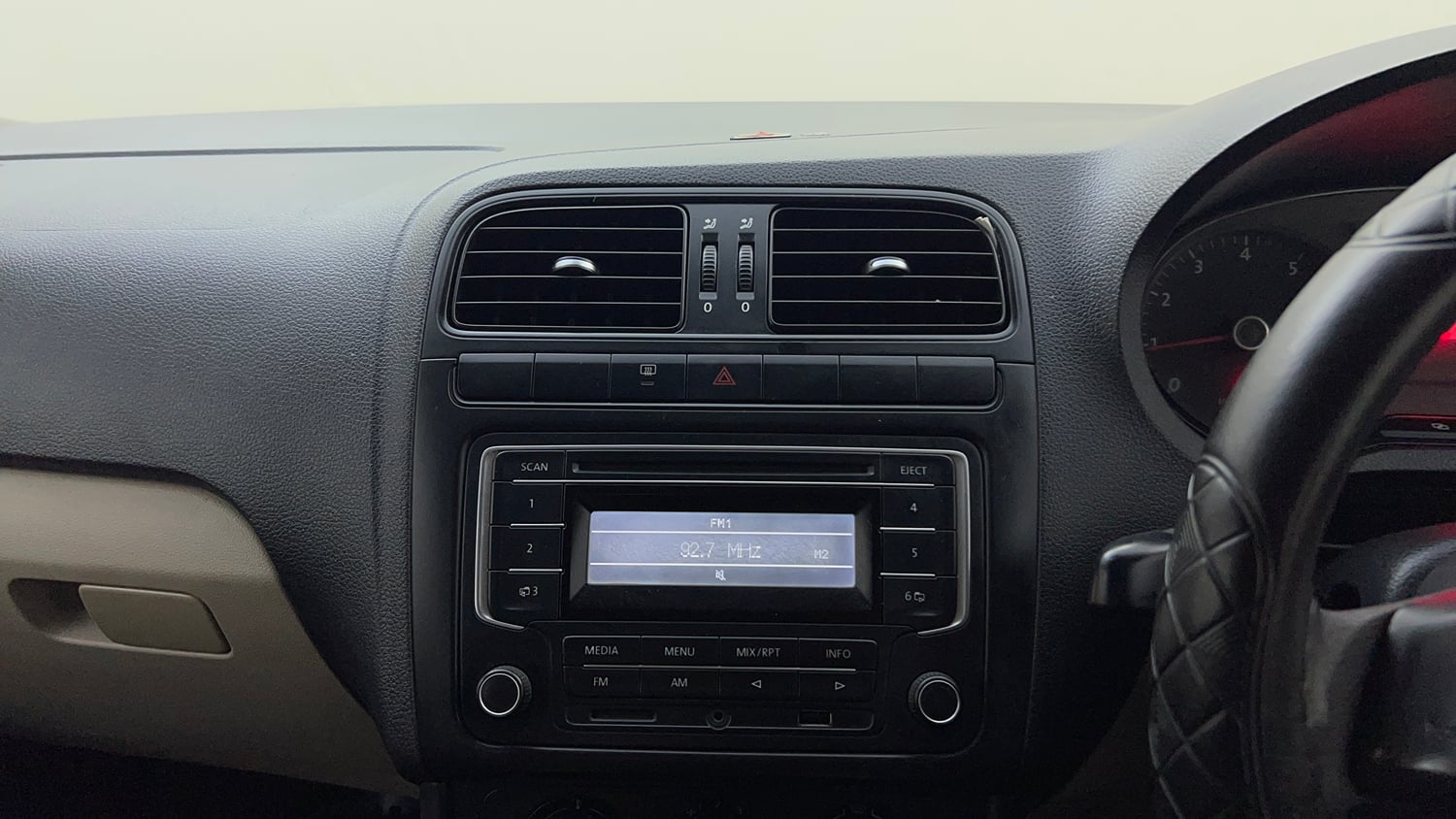 Used 2013 Volkswagen Polo Comfortline 1.2L (P) Petrol Manual top_features Integrated (in-dash) music system