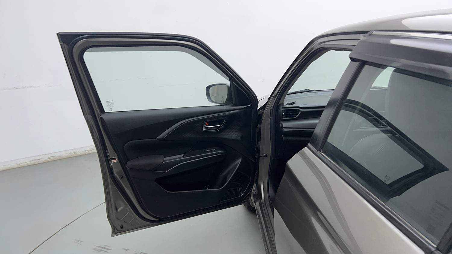 Used 2024 Maruti Suzuki Swift VXi (O) AMT Petrol Automatic interior LEFT FRONT DOOR OPEN VIEW