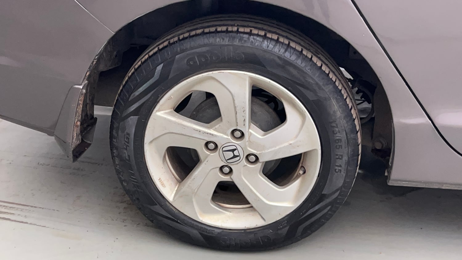 Used 2016 Honda City V Petrol Manual tyres RIGHT REAR TYRE RIM VIEW