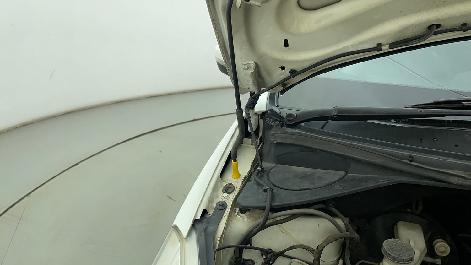 Used 2018 Tata Tiago Revotron XZ Petrol Manual engine ENGINE RIGHT SIDE HINGE & APRON VIEW