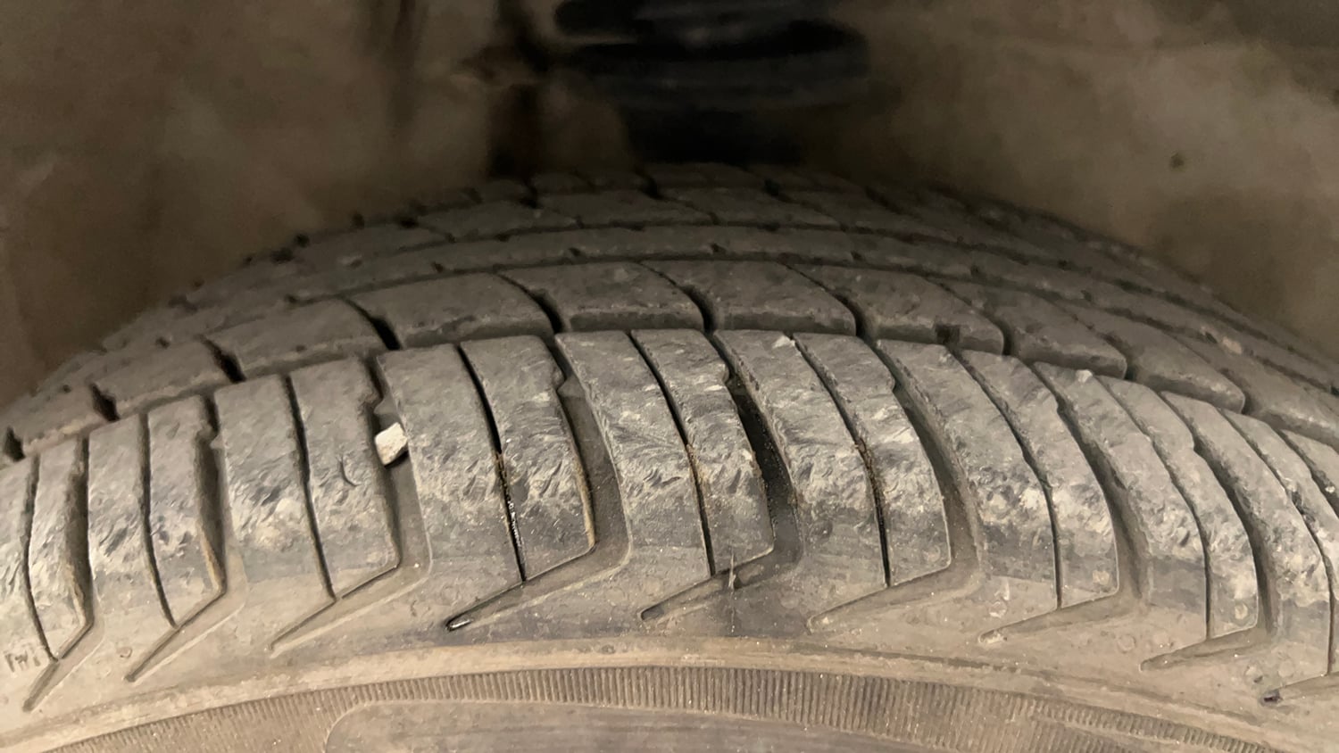 Used 2016 Maruti Suzuki Alto K10 VXi AMT Petrol Automatic tyres RIGHT FRONT TYRE TREAD VIEW