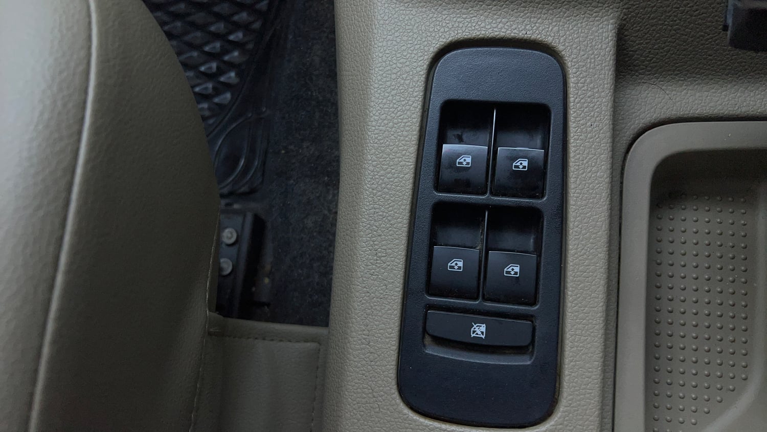 Used 2019 Mahindra TUV300 T4 Plus Diesel Manual top_features Power windows