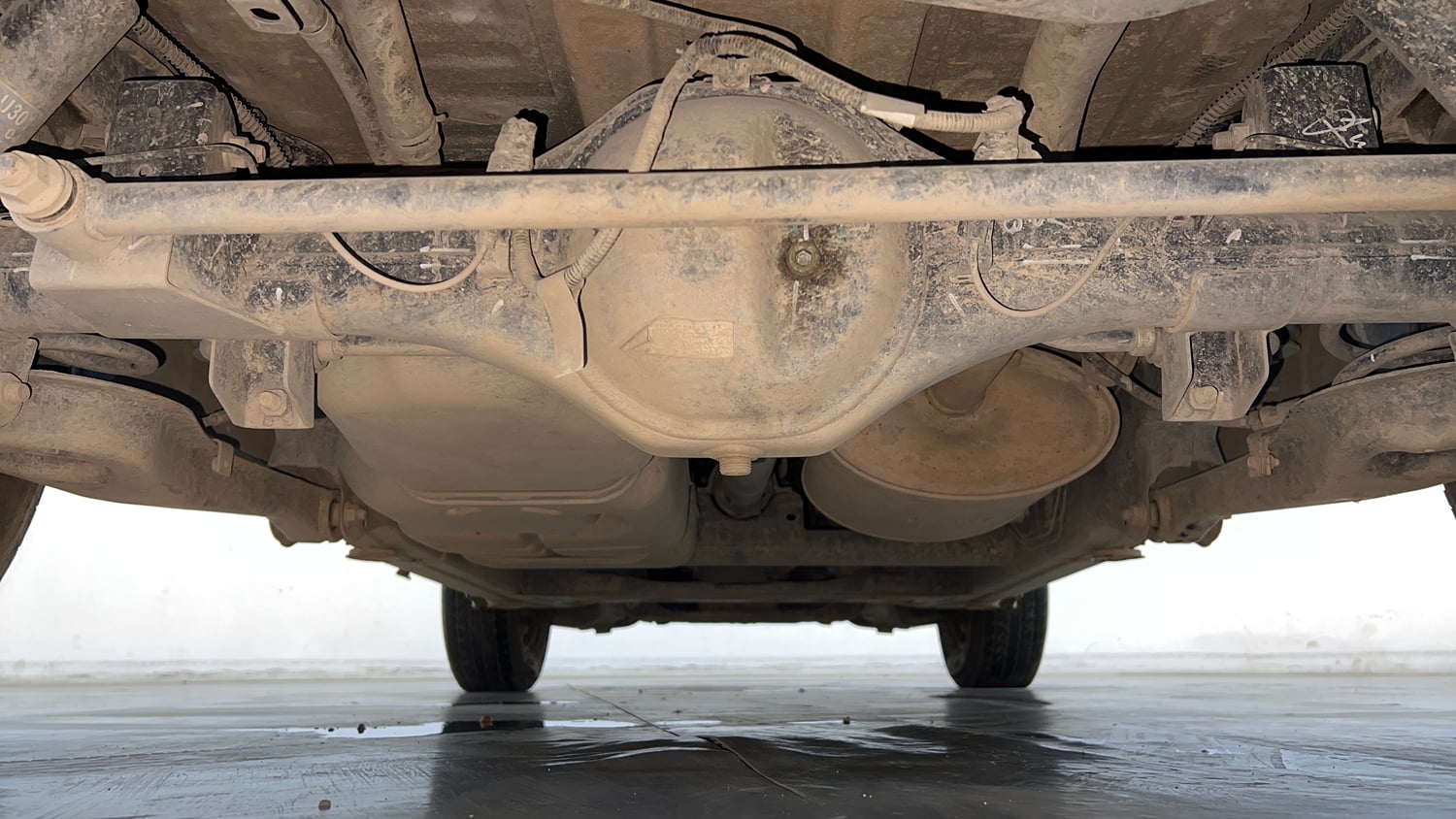 Used 2019 Mahindra TUV300 T4 Plus Diesel Manual extra REAR UNDERBODY VIEW (TAKEN FROM REAR)