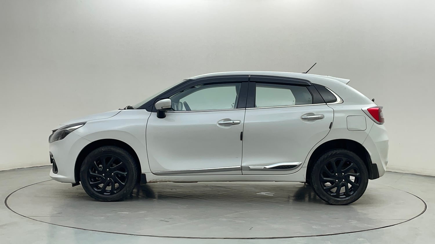 Used 2022 Maruti Suzuki Baleno Zeta MT Petrol Manual exterior LEFT SIDE VIEW