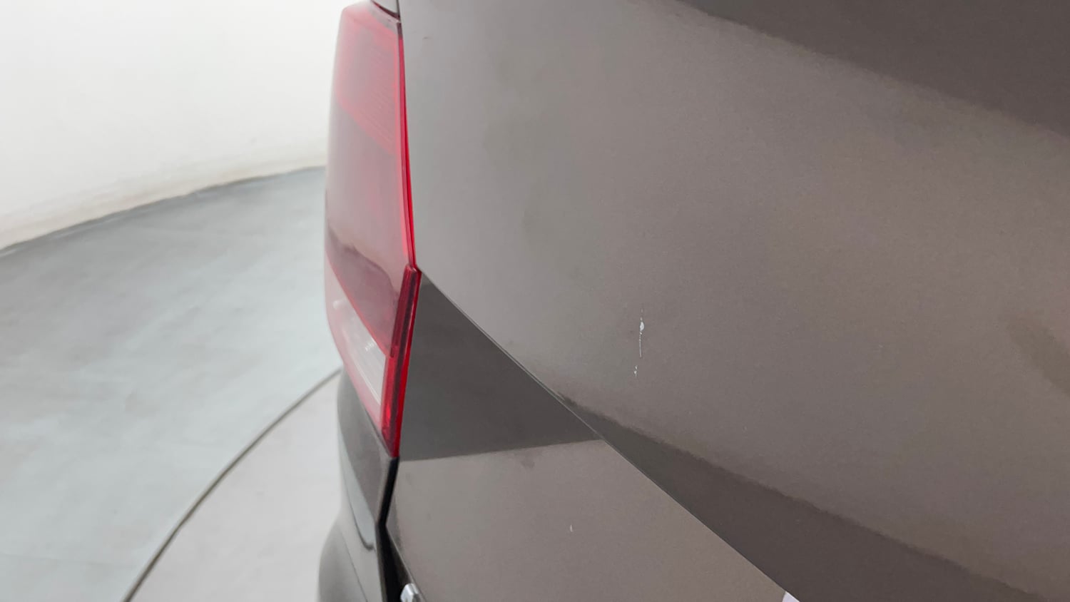 Used 2018 Volkswagen Ameo Highline 1.5L AT Diesel Automatic dents MINOR SCRATCH