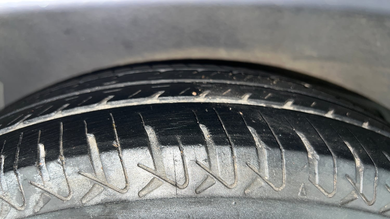 Used 2014 Hyundai i10 Sportz 1.1 iRDE2 Petrol Manual tyres RIGHT REAR TYRE TREAD VIEW