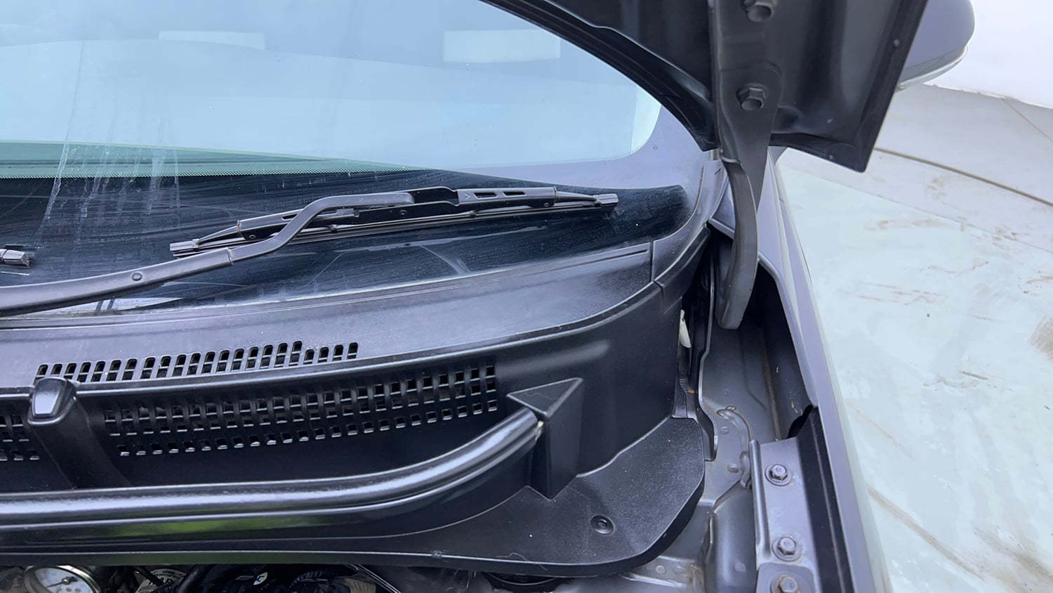 Used 2019 Hyundai Santro Sportz CNG Cng Manual engine ENGINE LEFT SIDE HINGE & APRON VIEW