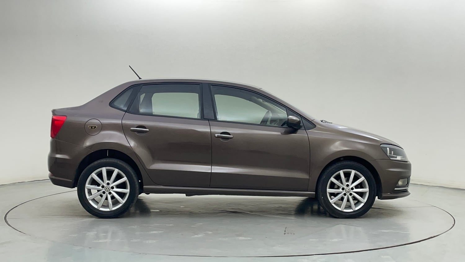 Used 2018 Volkswagen Ameo Highline 1.5L AT Diesel Automatic exterior RIGHT SIDE VIEW