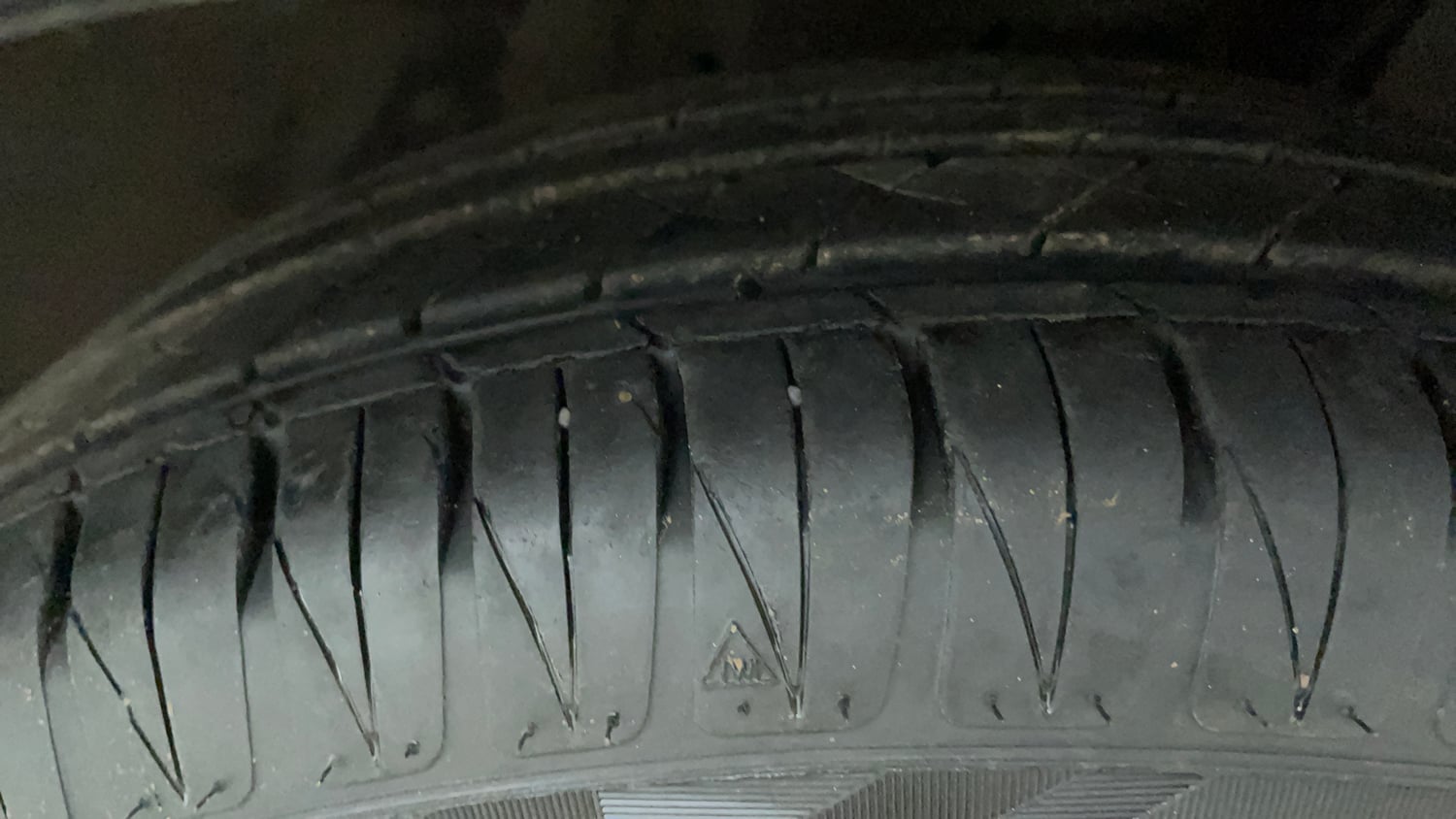 Used 2017 Maruti Suzuki Ignis Zeta 1.3 AMT Diesel Diesel Automatic tyres RIGHT FRONT TYRE TREAD VIEW