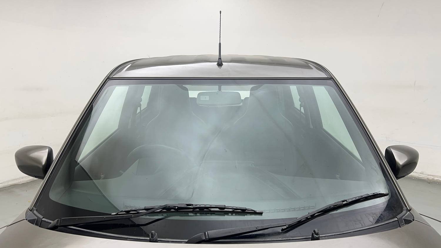 Used 2022 Maruti Suzuki Wagon R VXI 1.0 Petrol Manual exterior FRONT WINDSHIELD VIEW