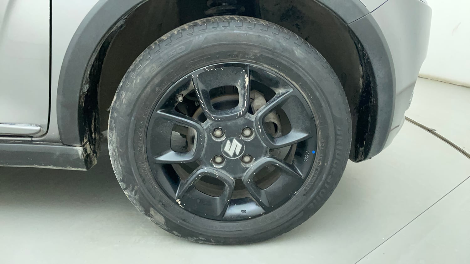 Used 2017 Maruti Suzuki Ignis Zeta 1.2 MT Petrol Manual tyres RIGHT FRONT TYRE RIM VIEW