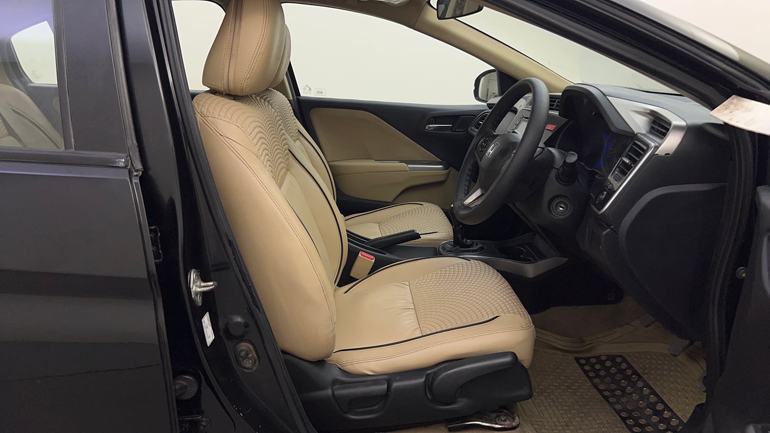 Used 2014 Honda City SV Diesel Diesel Manual interior RIGHT SIDE FRONT DOOR CABIN VIEW