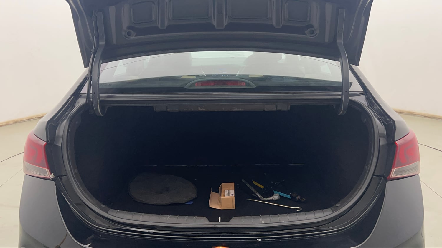 Used 2019 Hyundai Verna SX 1.6 VTVT Petrol Manual interior DICKY INSIDE VIEW