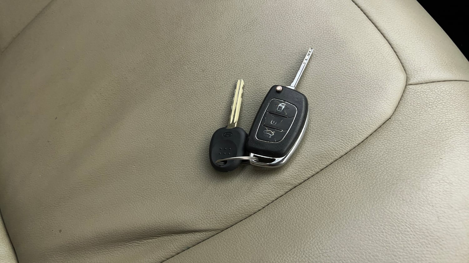 Used 2013 Hyundai i20 Magna (O) 1.2 Petrol Manual extra CAR KEY VIEW