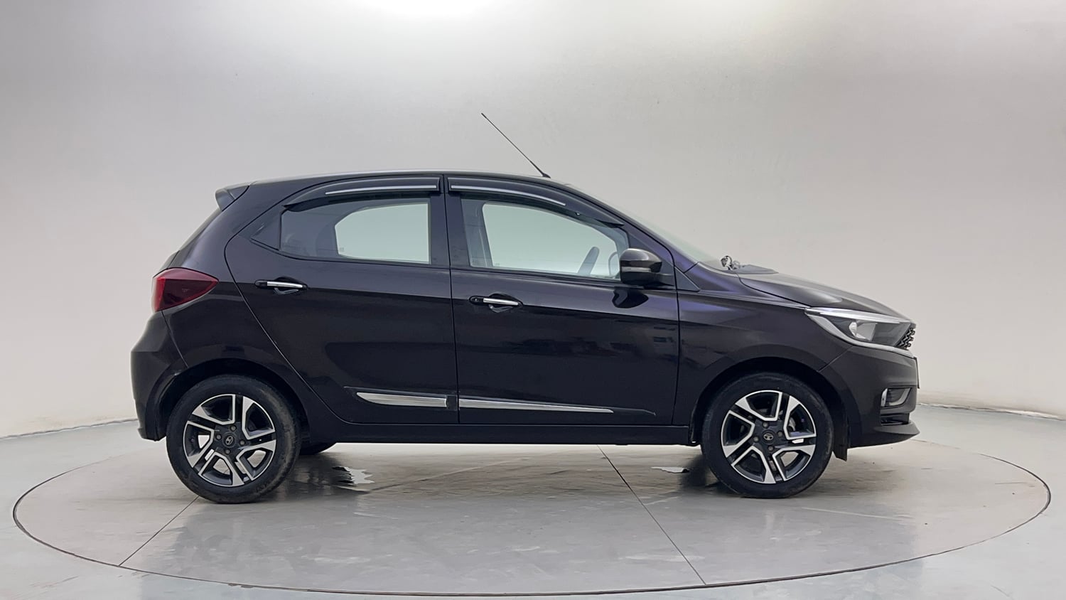 Used 2023 Tata Tiago XZA Plus Petrol Automatic exterior RIGHT SIDE VIEW