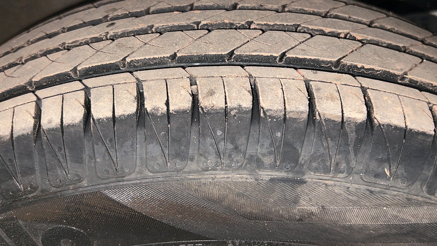 Used 2016 Honda City V Petrol Manual tyres RIGHT FRONT TYRE TREAD VIEW