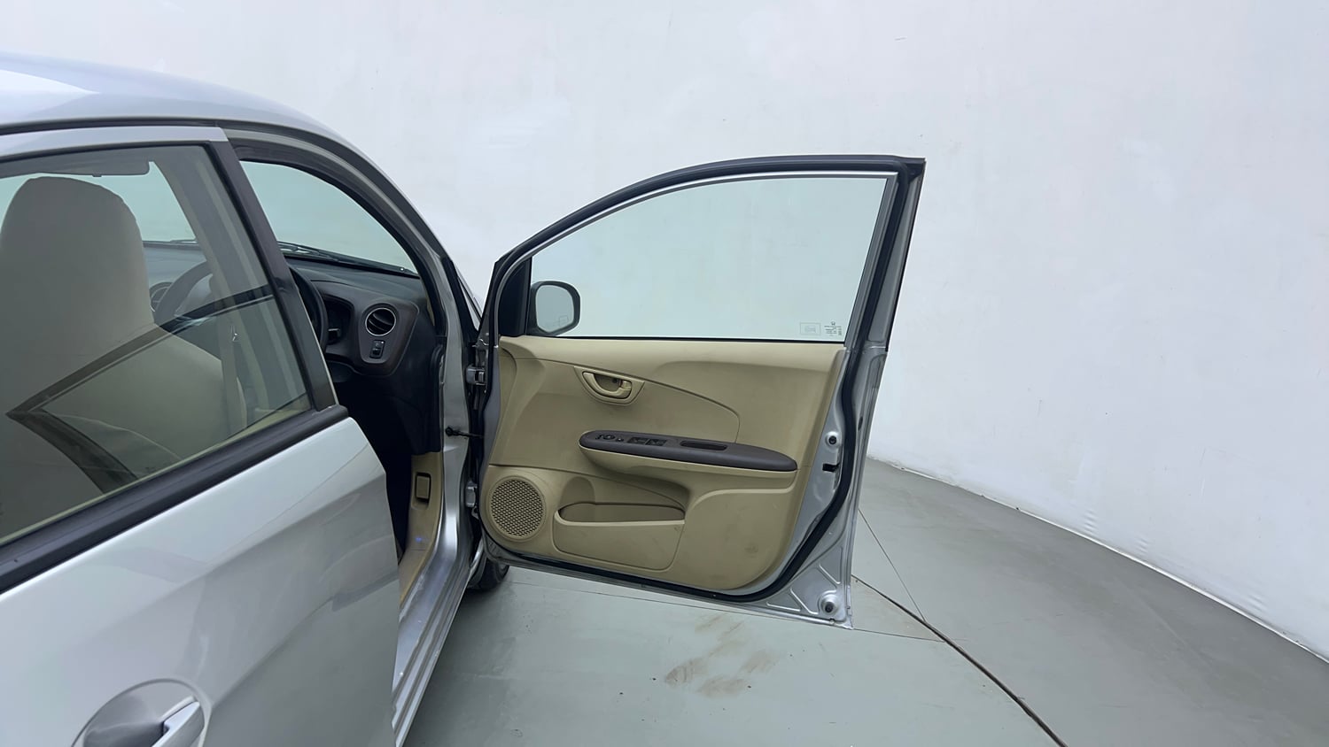 Used 2014 Honda Amaze 1.2 S i-VTEC CNG (Outside Fitted) Cng Manual interior RIGHT FRONT DOOR OPEN VIEW