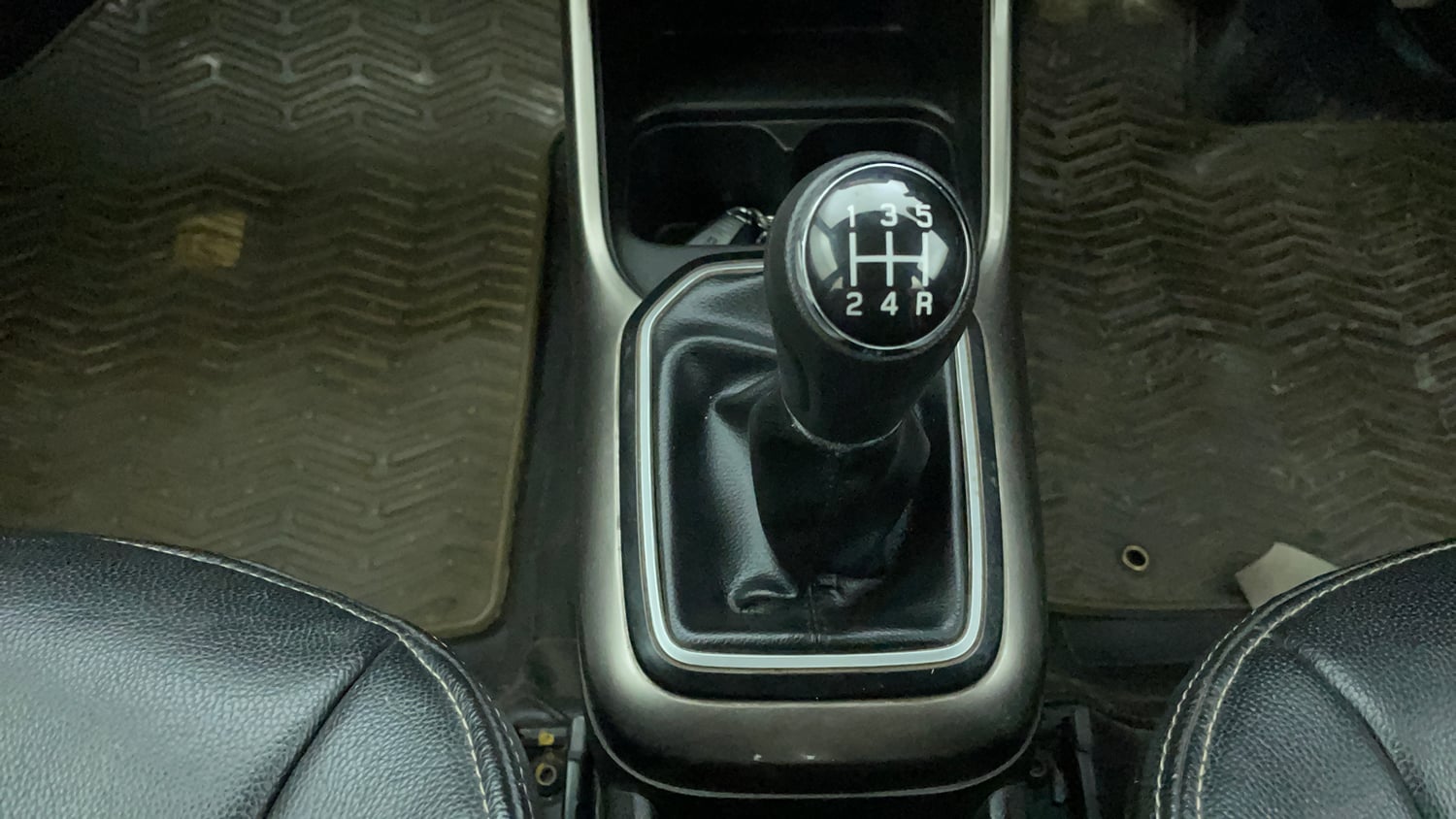 Used 2017 Maruti Suzuki Ignis Zeta 1.2 MT Petrol Manual interior GEAR  KNOB VIEW