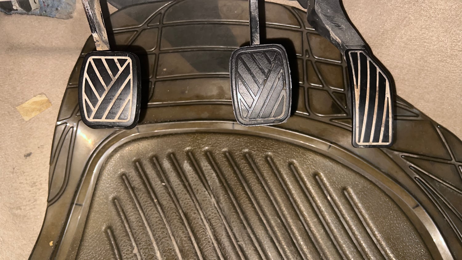 Used 2014 Maruti Suzuki Swift Dzire VXI Petrol Manual interior PEDALS VIEW