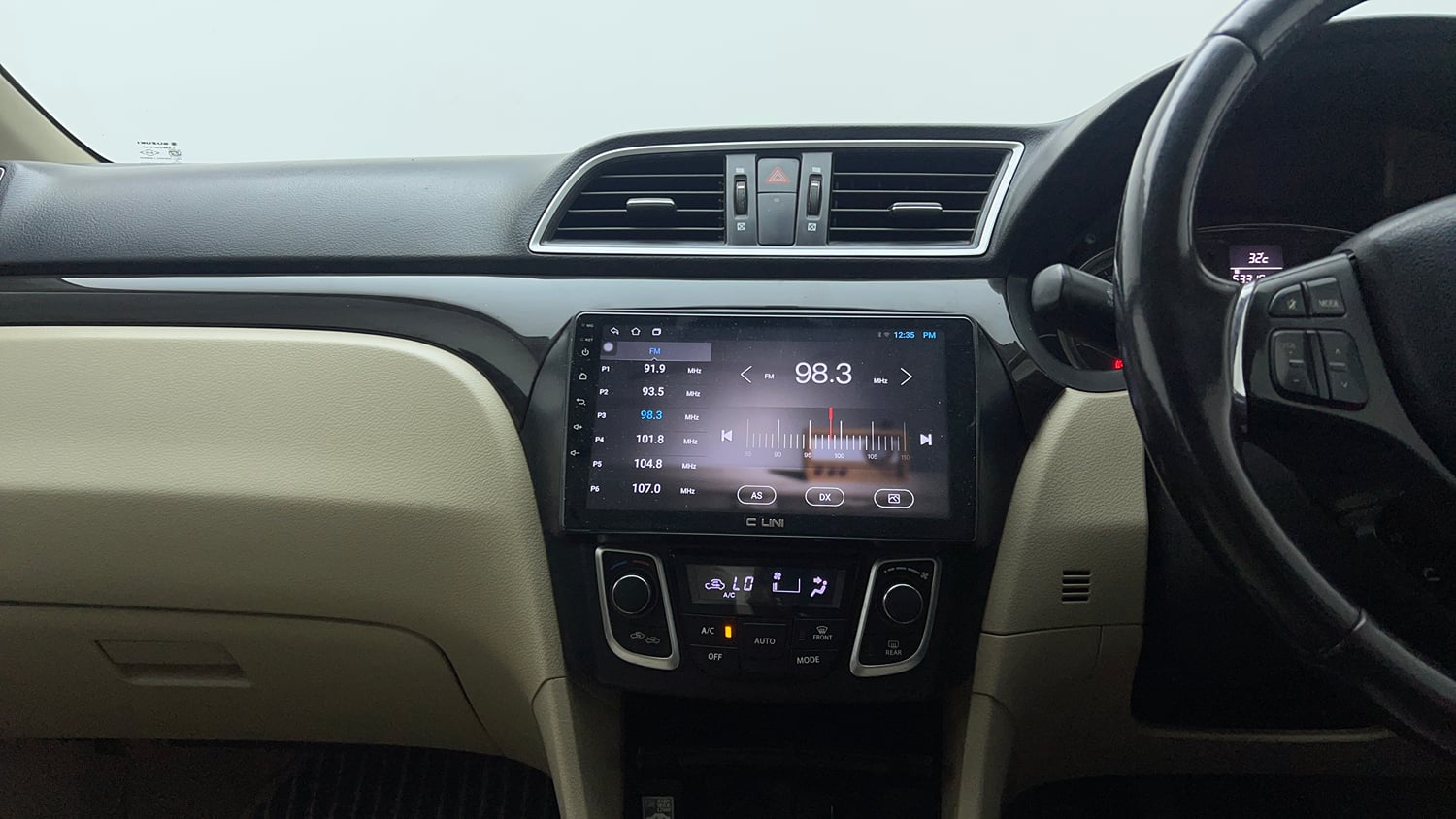 Used 2017 Maruti Suzuki Ciaz Alpha 1.4 MT Petrol Manual interior MUSIC SYSTEM & AC CONTROL VIEW
