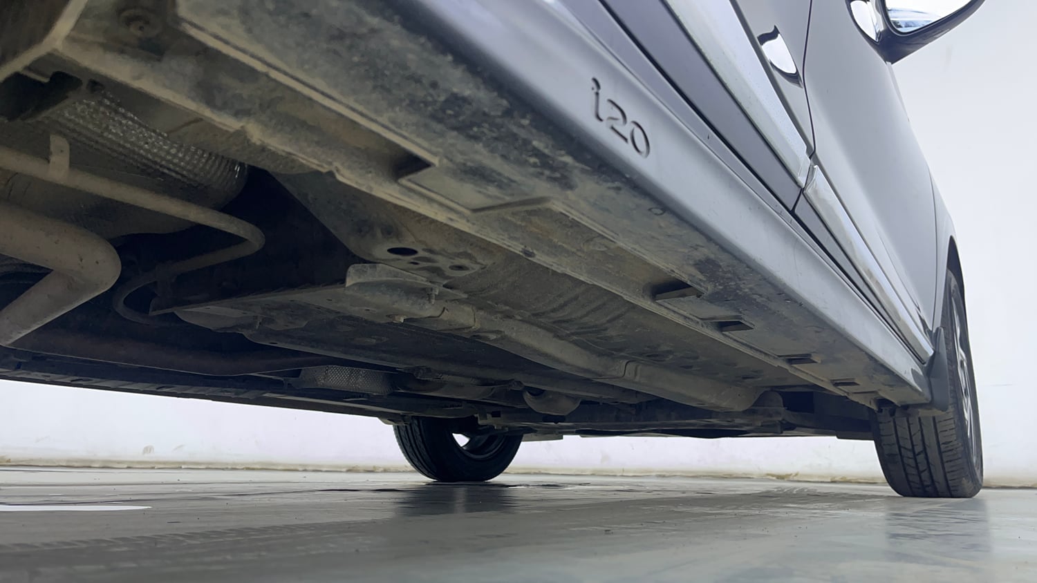 Used 2024 Hyundai New i20 Asta (O) 1.2 MT Petrol Manual extra REAR RIGHT UNDERBODY VIEW