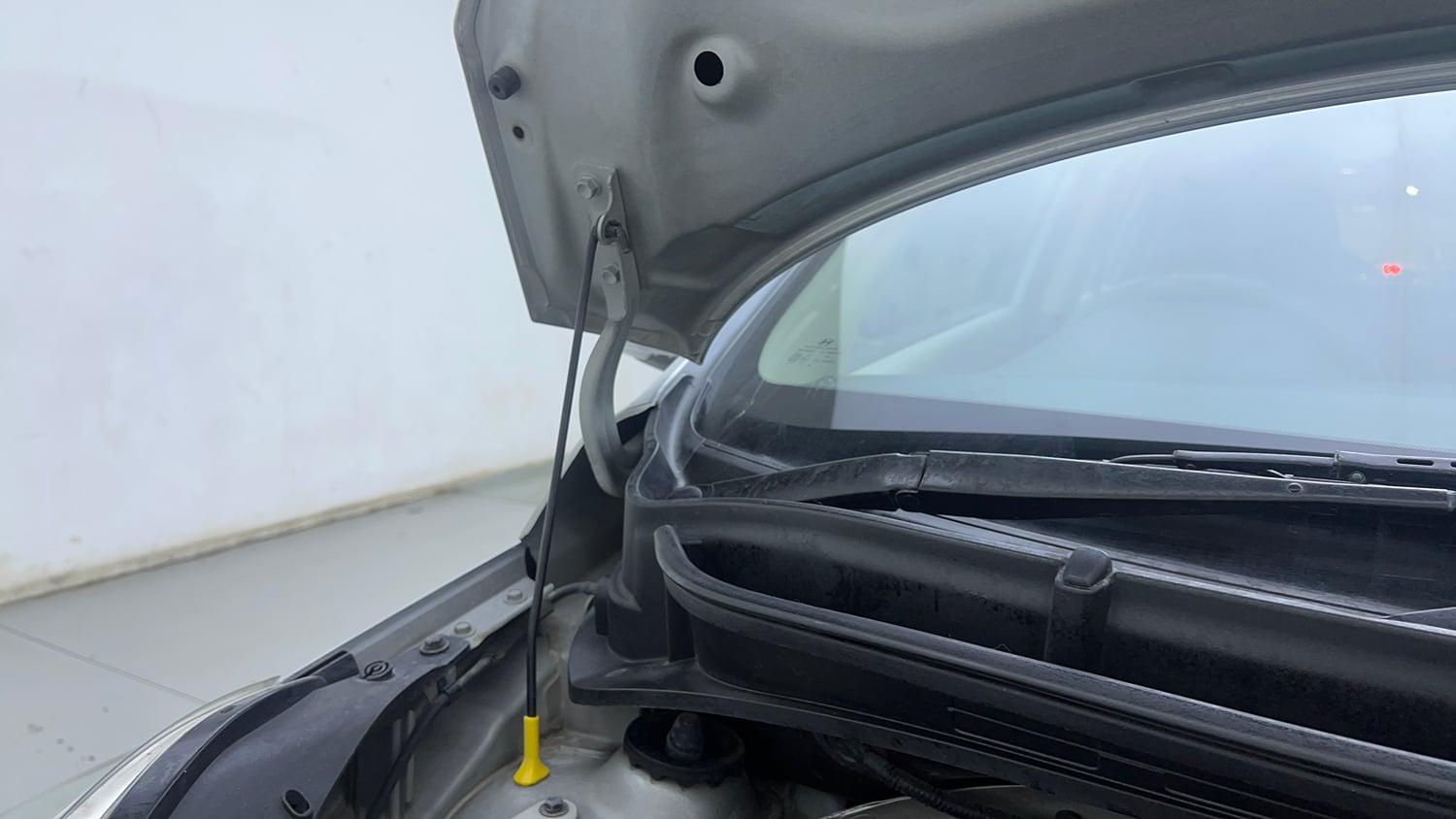 Used 2019 Hyundai Santro Sportz AMT Petrol Automatic engine ENGINE RIGHT SIDE HINGE & APRON VIEW