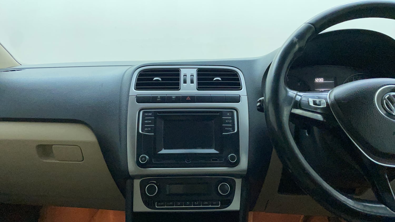 Used 2018 Volkswagen Ameo Highline 1.5L AT Diesel Automatic interior MUSIC SYSTEM & AC CONTROL VIEW