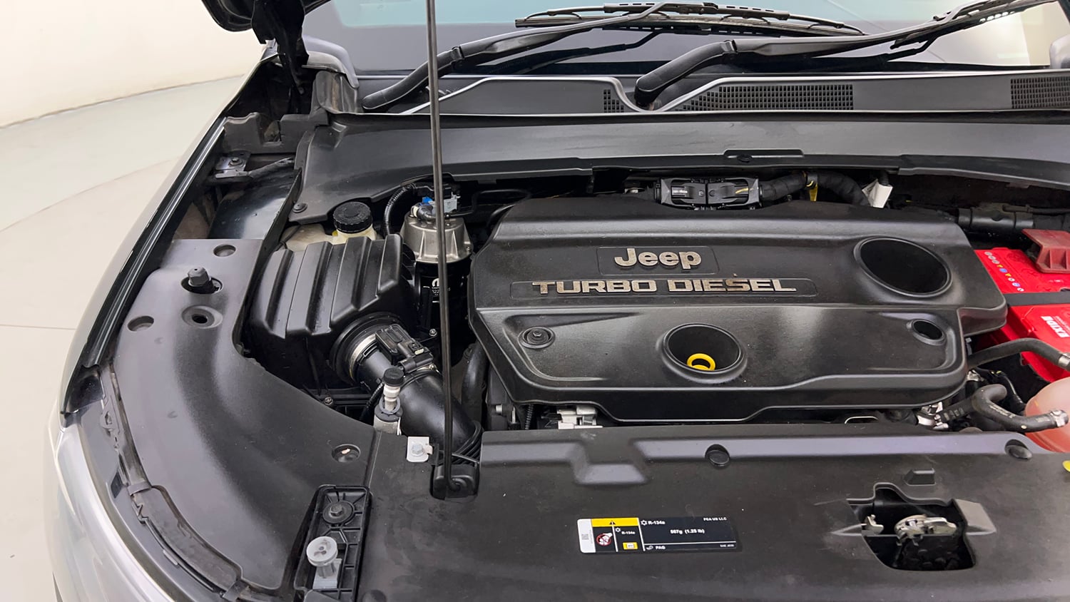 Used 2023 Jeep Compass Limited (O) 2.0 Diesel Diesel Manual engine ENGINE RIGHT SIDE HINGE & APRON VIEW