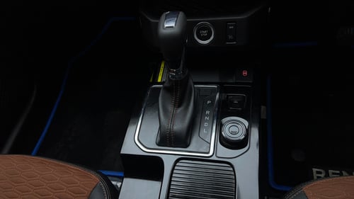 Used 2025 Renault Kiger RXZ Turbo CVT Petrol Automatic interior GEAR  KNOB VIEW