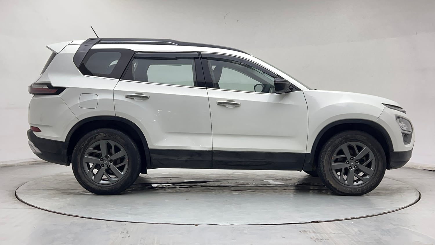 Used 2022 Tata Safari XTA Plus Diesel Automatic exterior RIGHT SIDE VIEW