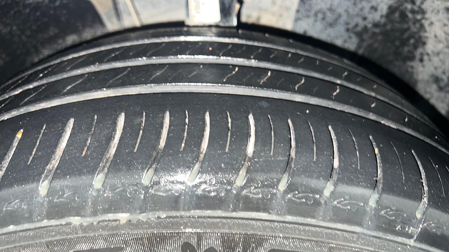Used 2024 Skoda Slavia Style 1.0L TSI MT Petrol Manual tyres RIGHT FRONT TYRE TREAD VIEW