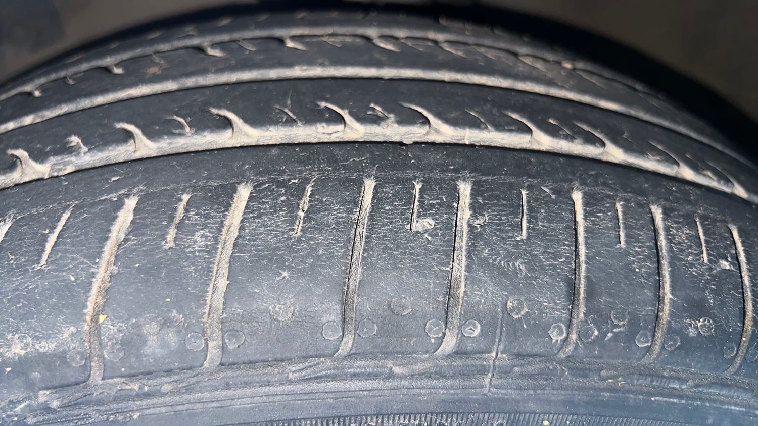 Used 2021 Maruti Suzuki Ciaz Zeta 1.5 AT Petrol Automatic tyres LEFT FRONT TYRE TREAD VIEW
