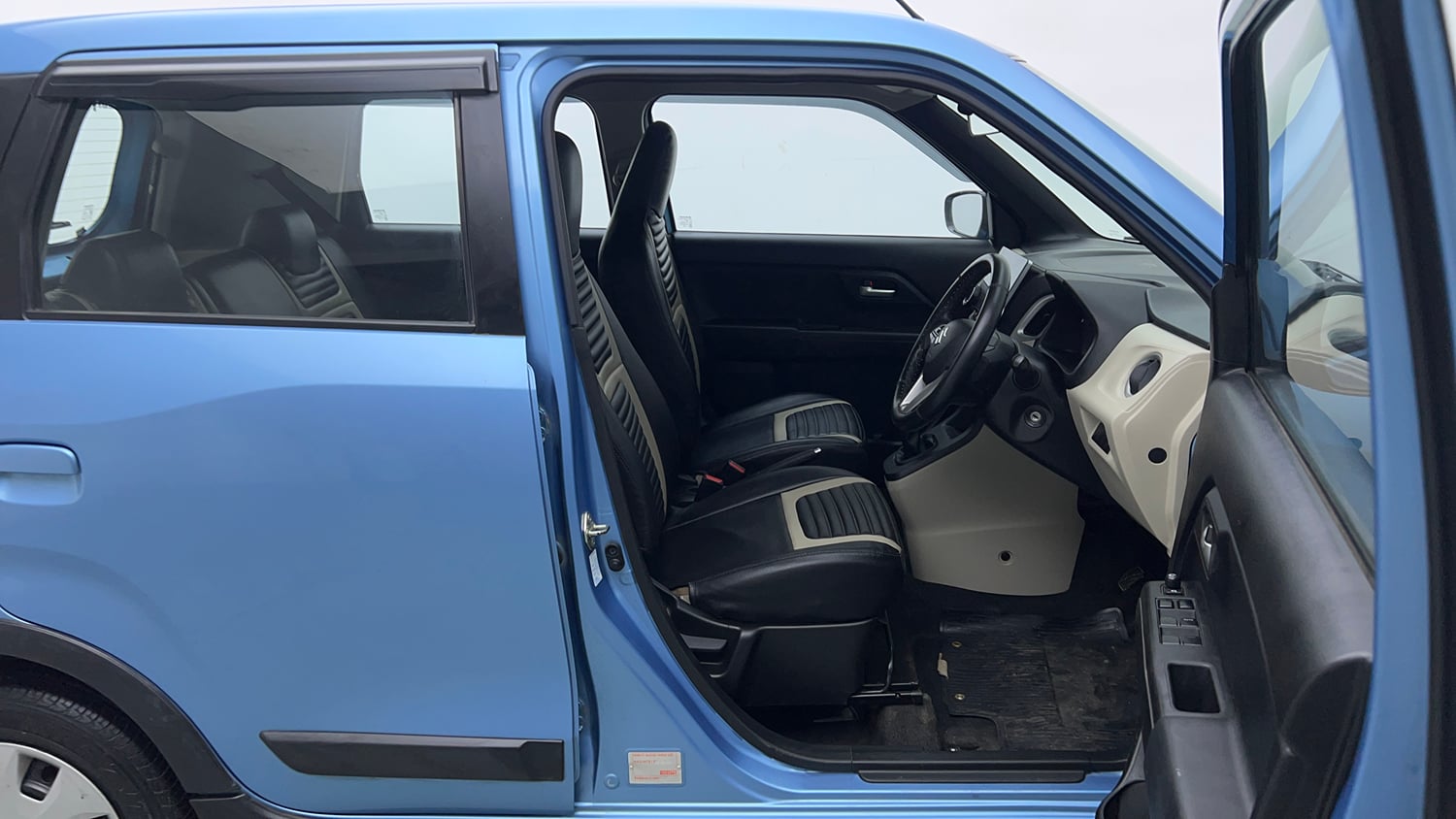 Used 2020 Maruti Suzuki Wagon R ZXi 1.2 Petrol Manual interior RIGHT SIDE FRONT DOOR CABIN VIEW